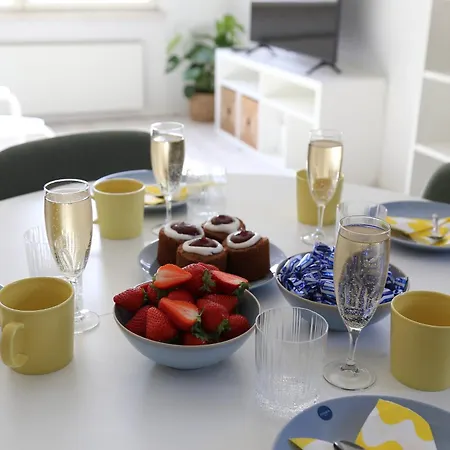 Johan & Fredrika - Bright One-bedroom In The Heart Of The